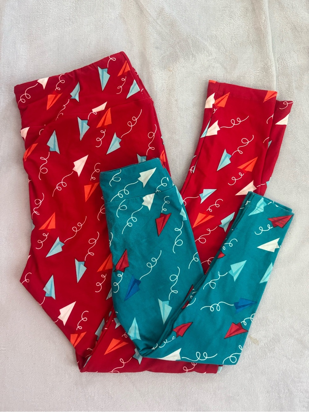LuLaRoe Mommy And Me Paper Airplanes Travel Red Teal Print Leggings Set TC S/M